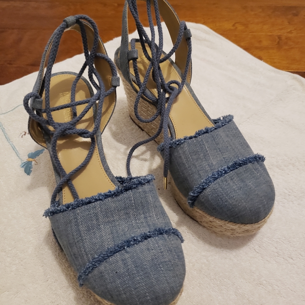 Shoes - Picture 3 of 6